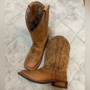 Laredo cowgirl boots